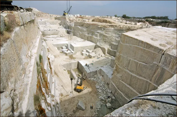 Indian granite quarry - Bringing India's finest granite to American projects